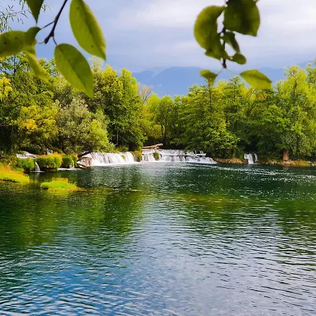 Daire Waterfall View